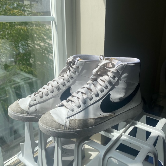 Nike Blazers - Picture 3 of 4